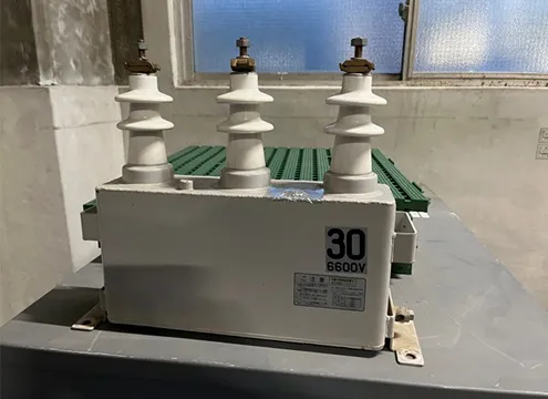 コンデンサ（蓄電器）
